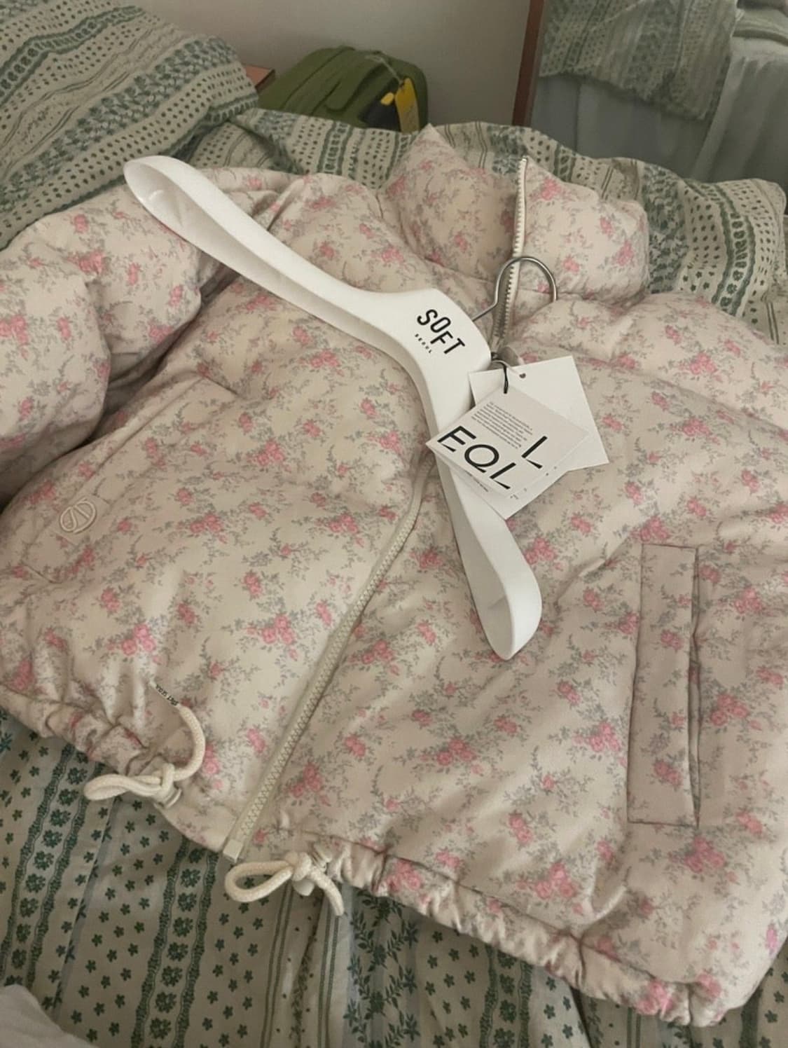 택O) 소프트서울 포기 플라워 숏 패딩 크림 상품이미지1