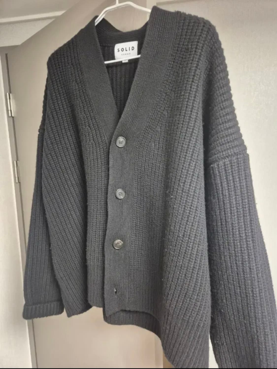 솔리드옴므 24FW 시즌 블랙 니트 가디건 상품이미지1