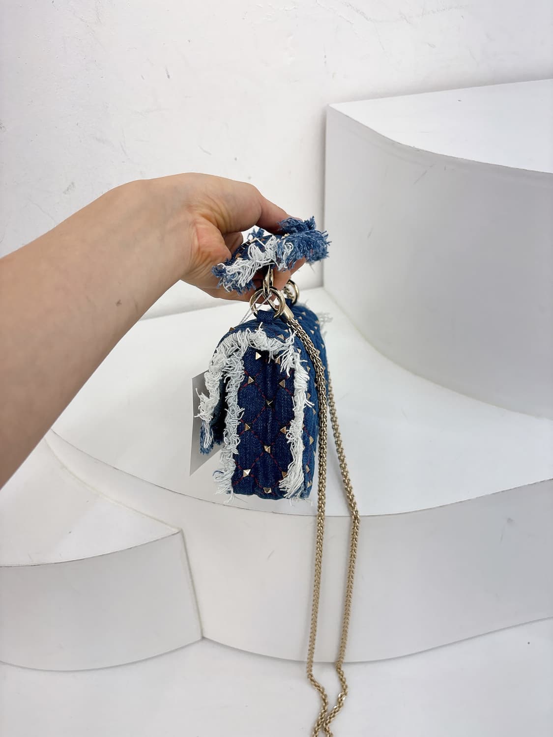 발렌티노 락스터드 캔디 데님 크로스백 상품이미지4