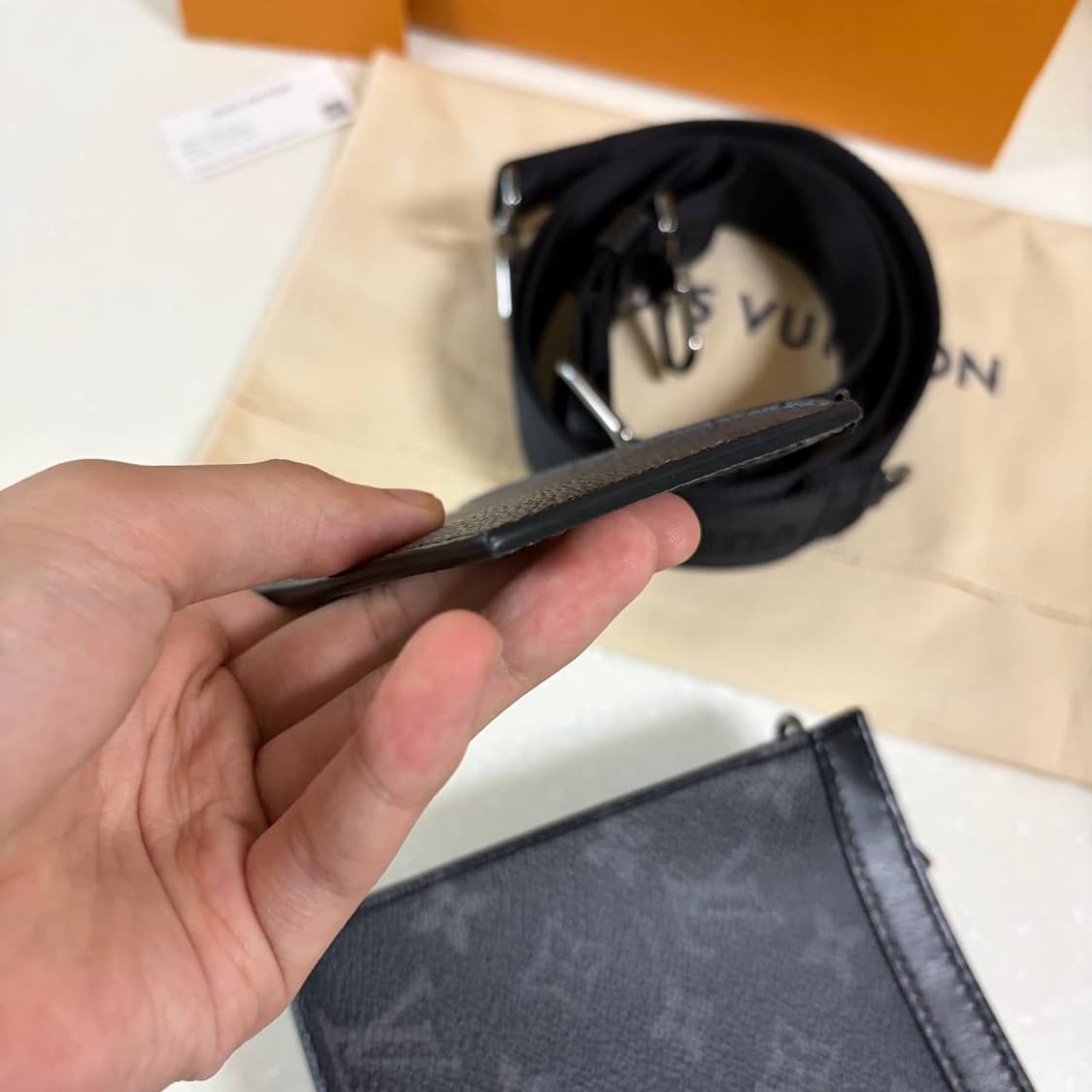 [정품/S급] 루이비통 이클립스 모노그램 리버스 가스통 웨어러블 크로스백 상품이미지3
