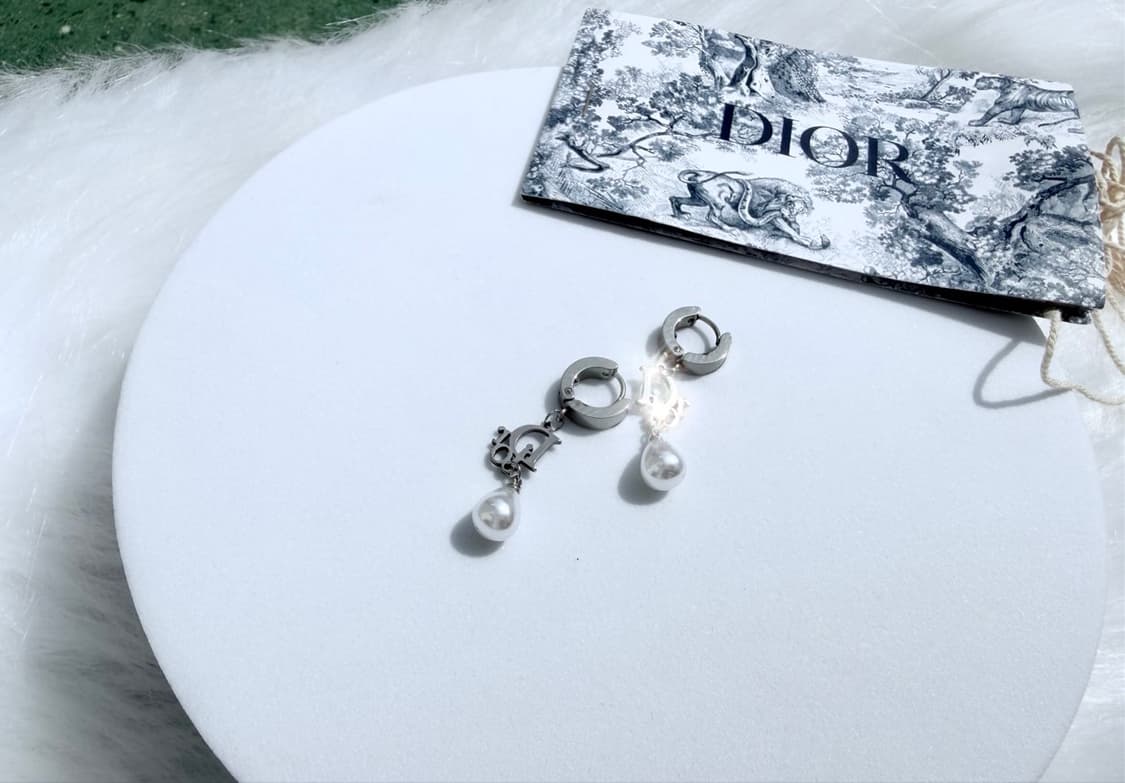 디올 실버 진주 드롭 이어링 상품이미지9