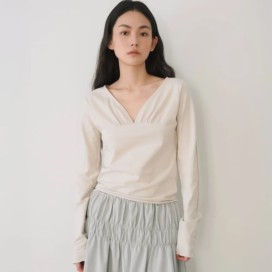 이어닝 FRONTBACK SHIRRING CURVED TOP, ECRU 상품이미지1