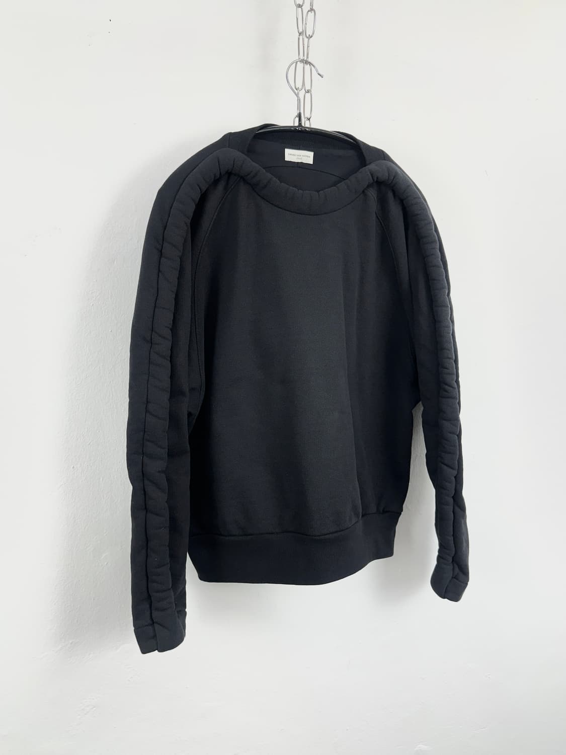 Dries Van Noten Twisted Sleeve Crewneck 상품이미지1
