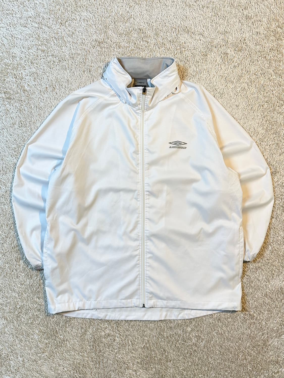 엄브로 UMBRO 올드스쿨 스몰로고 바람막이 자켓 화이트 상품이미지1
