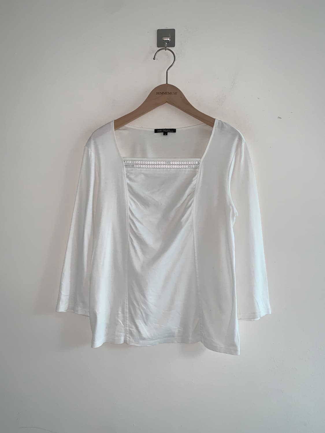 Pearl Neck Sleeve T 상품이미지1