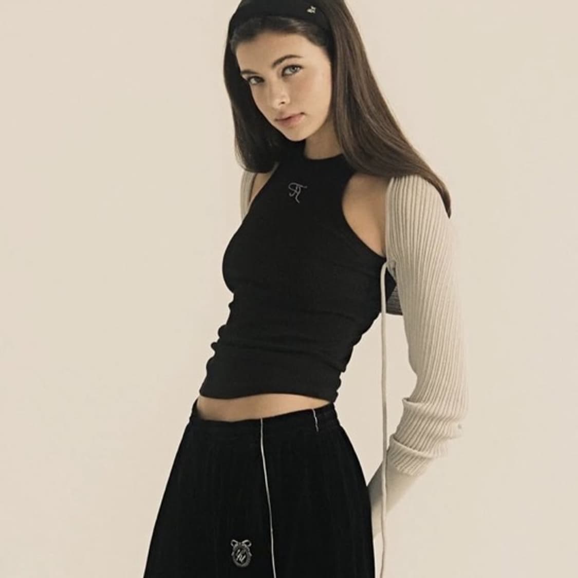 쓰리타임즈 쥬얼 탱크탑 롱블랙 상품이미지1