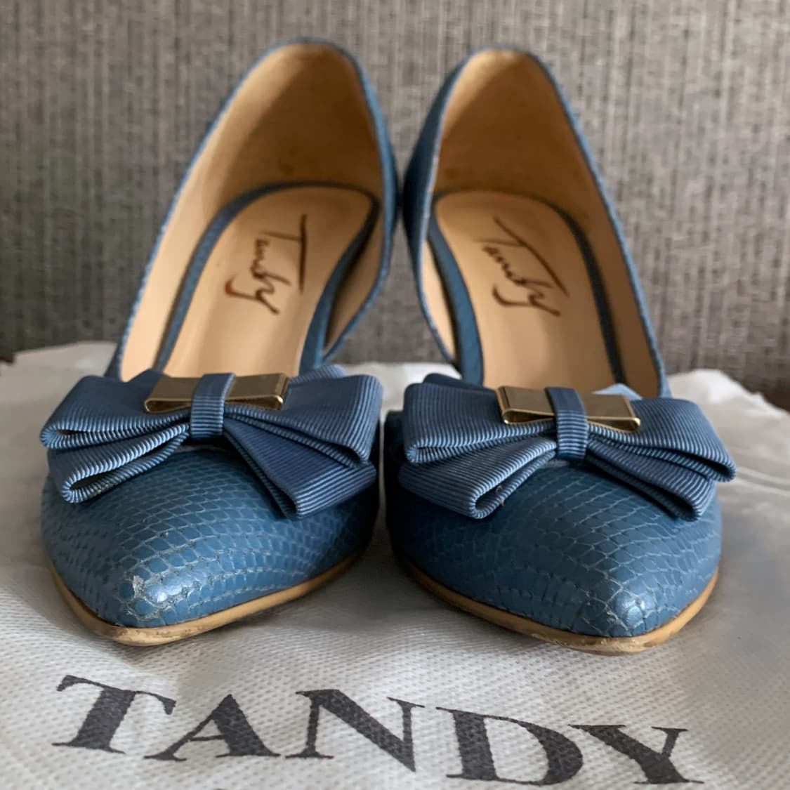 탠디 TANDY 블루 리본 하이힐 펌프스 가죽 구두 235 굽높이 8cm 상품이미지2
