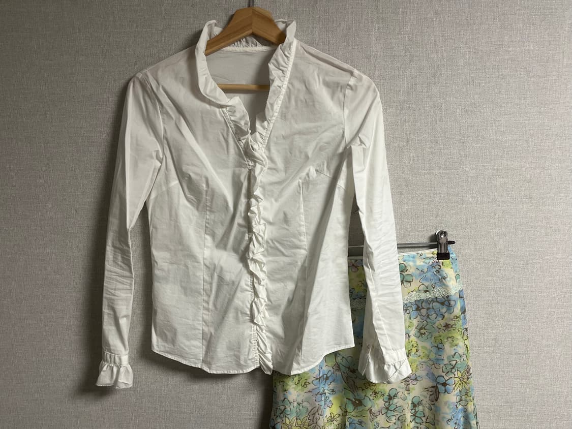 [플로럴 / 페어리 / set] 플로럴 언발 미디 스커트 & 프릴 셔츠 상품이미지4