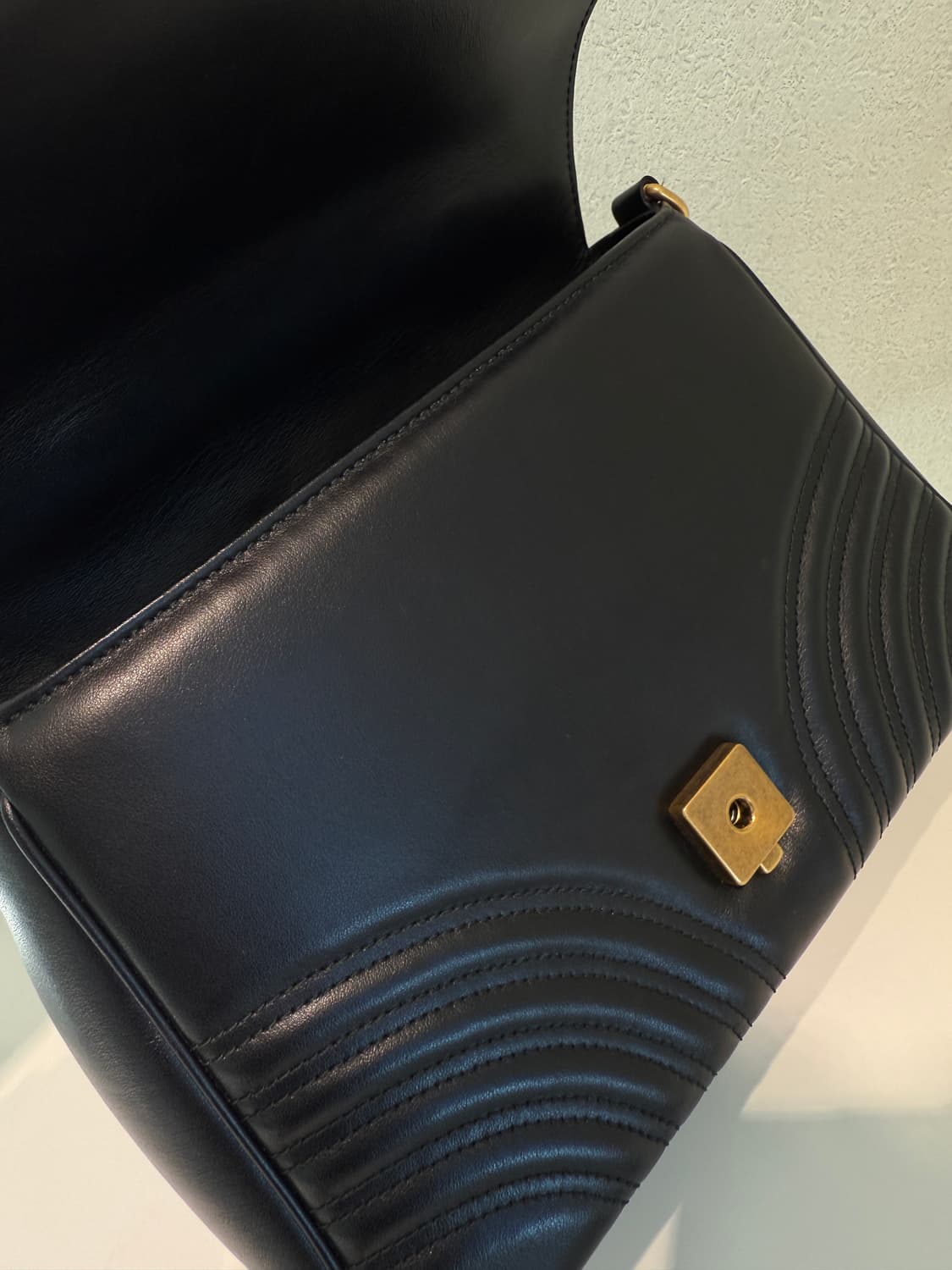 구찌 GG 마몽 마틀라세 탑핸들 숄더백 상품이미지9