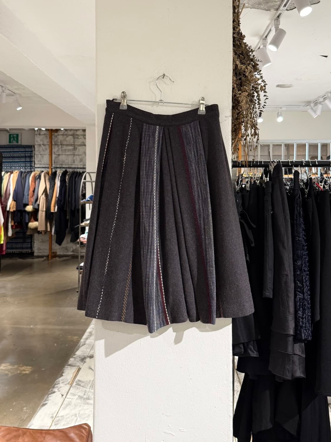 드리스 반 노튼 울 스트라이프 패널 플리츠 미디 스커트 상품이미지4