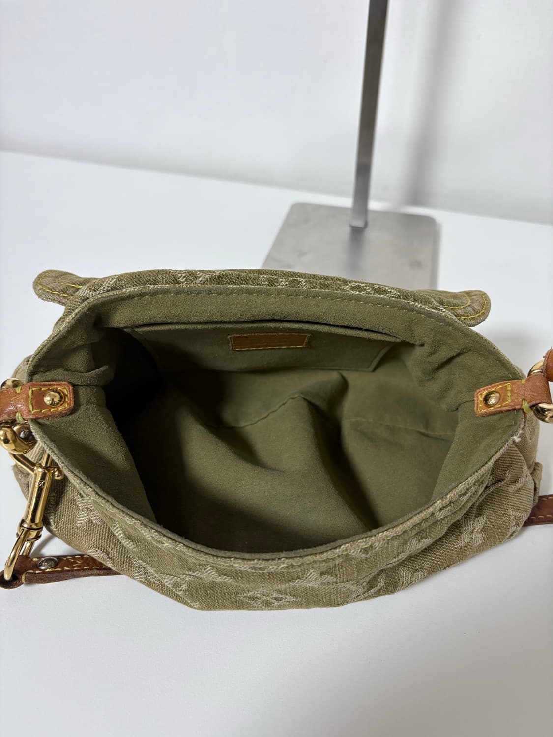 루이비통 데님 플리티백 카키 상품이미지8