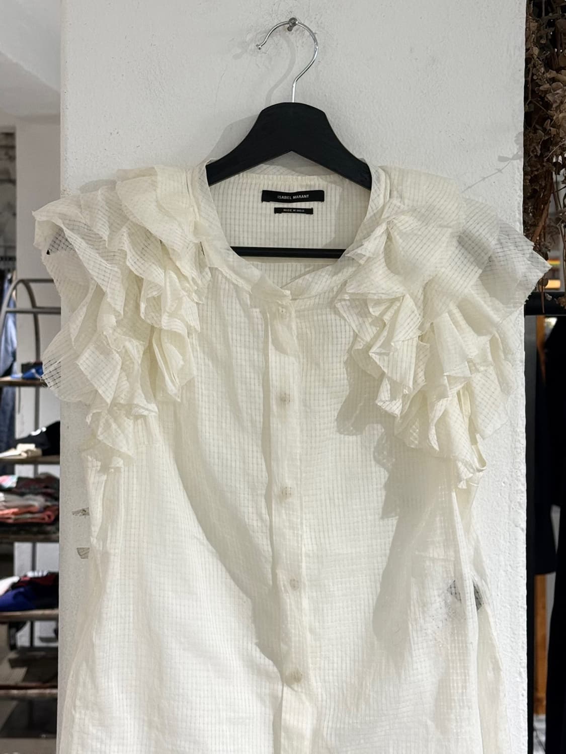 이자벨마랑 아이보리 러플 버튼 슬리브리스 블라우스 상품이미지4