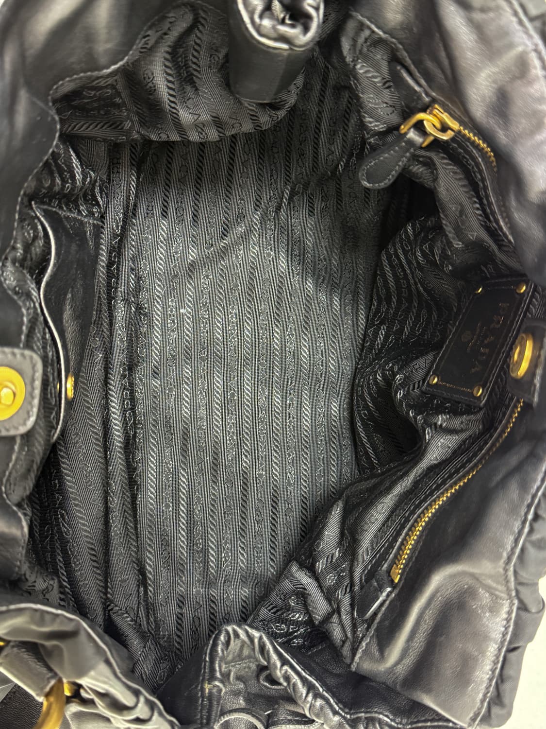 프라다 테수토 나파 고프레 체인 숄더백 상품이미지9