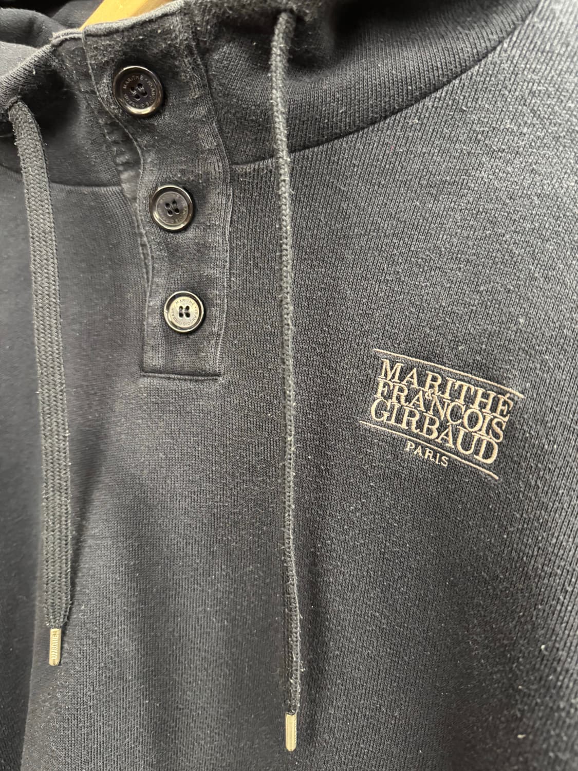 마리떼 프랑소와저버 넥버튼 네이비 후드티 상품이미지2