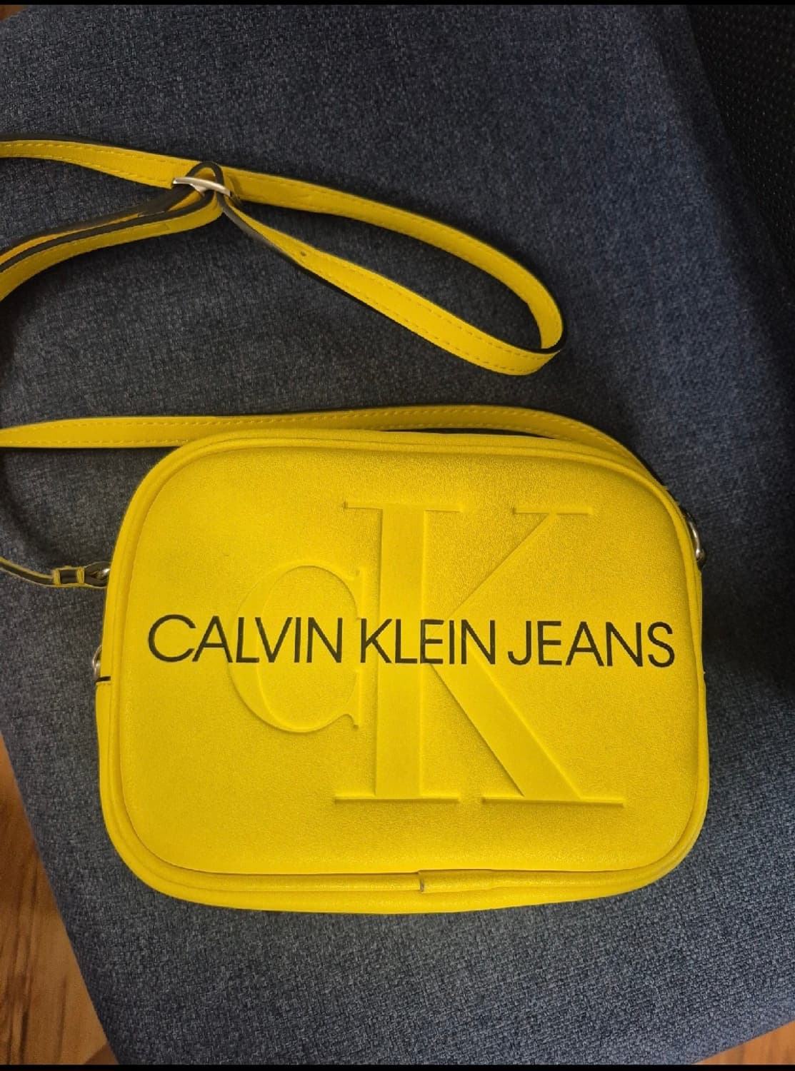 캘빈클라인 노란색 가방 상품이미지1