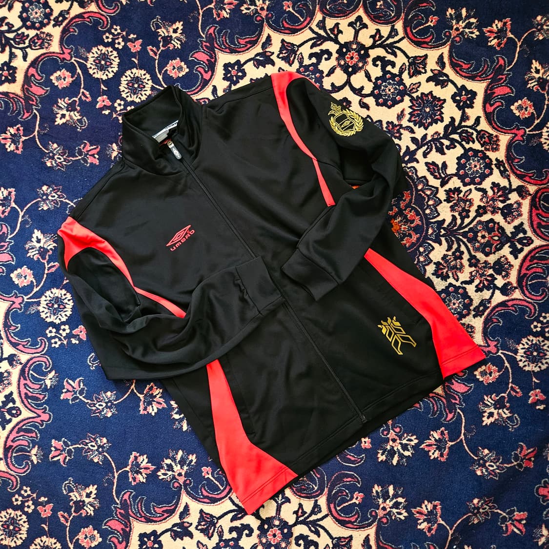 엄브로(Umbro) 시그니쳐 로고 골든 견장 트렉탑 저지 M 상품이미지1