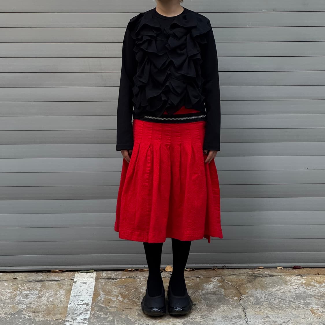 Ruffle Long Sleeve Black Tee 상품이미지7