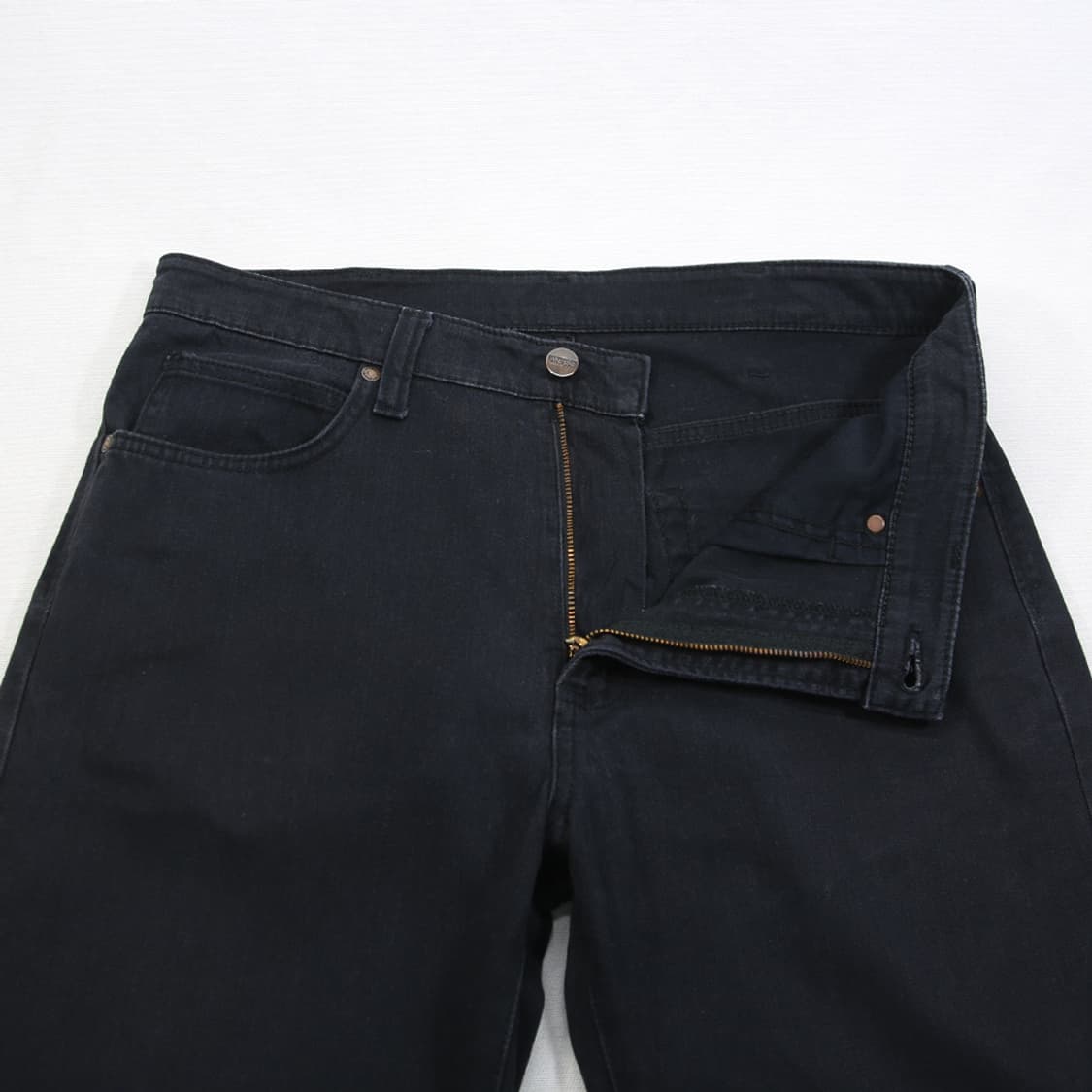 (착용컷) Wrangler 블랙 진 (남성용 32.5) 상품이미지6