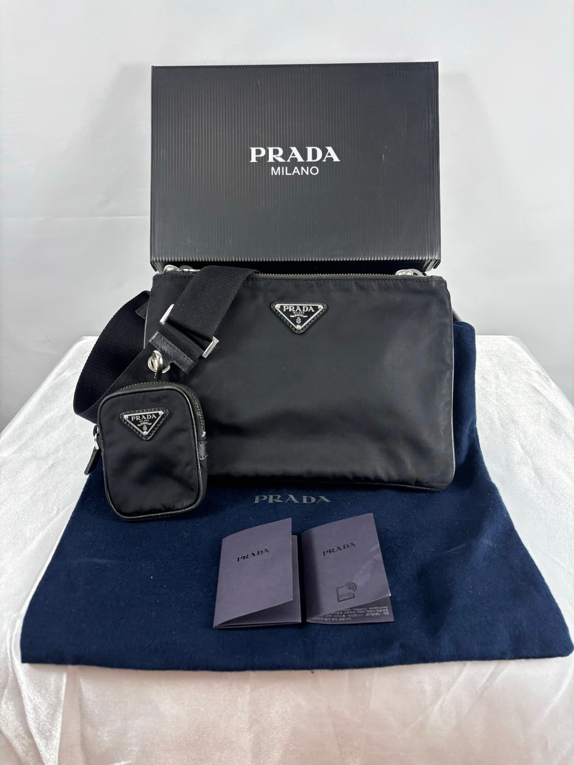 (풀박스/정품)프라다 나일론 삼각로고 크로스백 상품이미지1