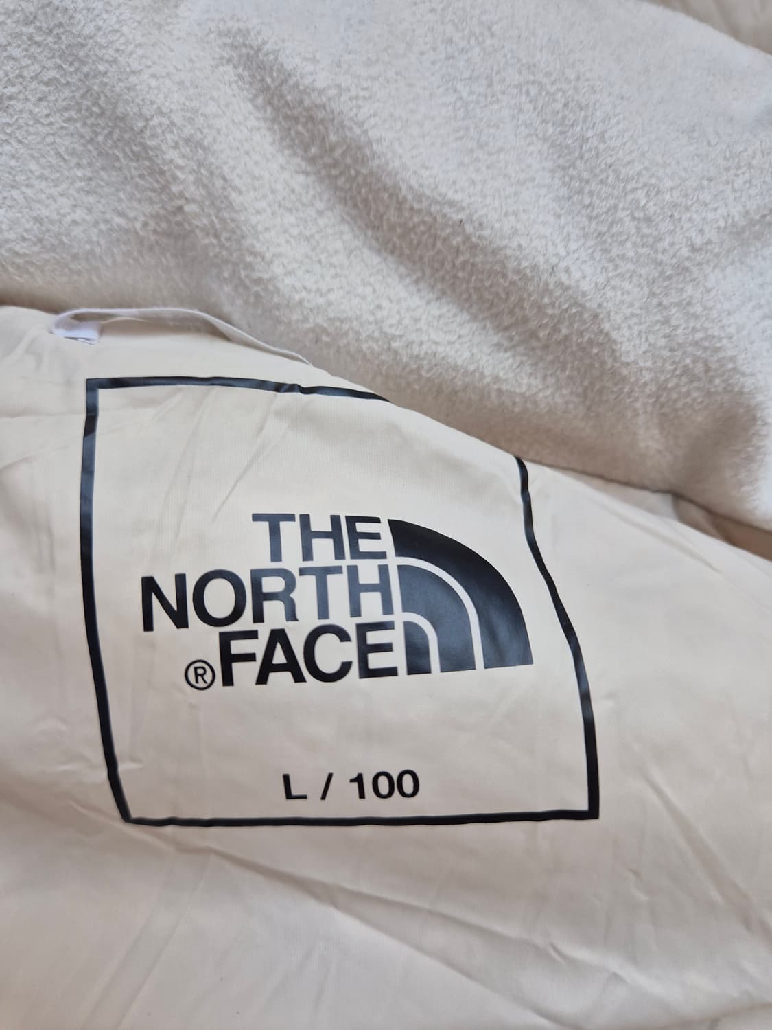 노스페이스 아이보리 패딩 L사이즈 판매합니다. 무난한 색상이라 어디든 잘 상품이미지3