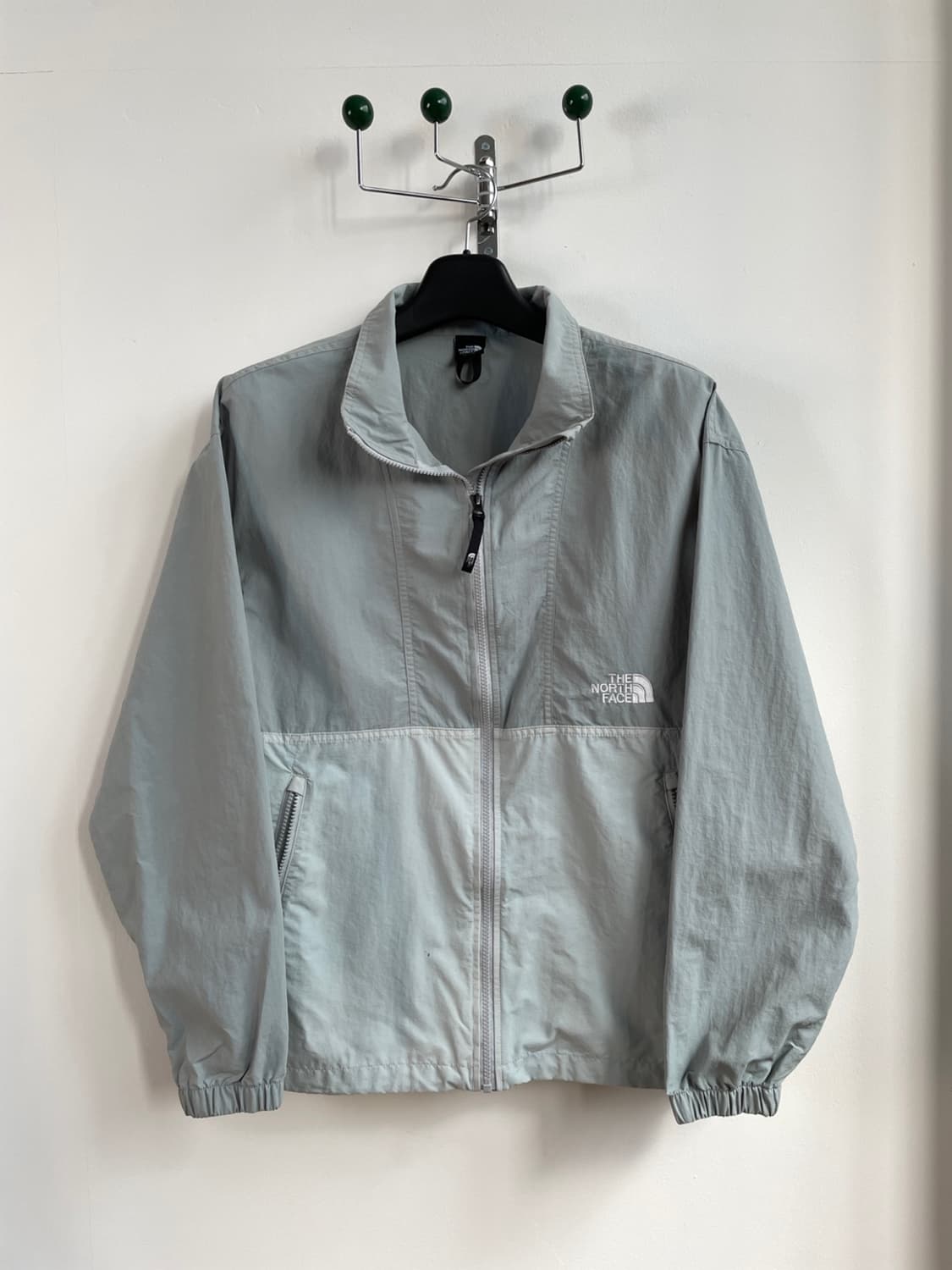 노스페이스 미드 로고 바람막이 상품이미지1