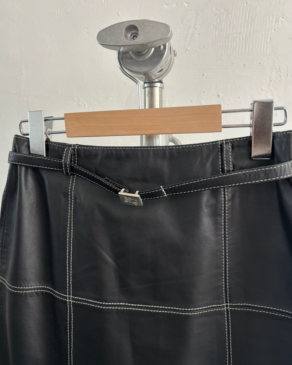 Burberry 버버리 블랙 레더 미디 스커트 상품이미지5