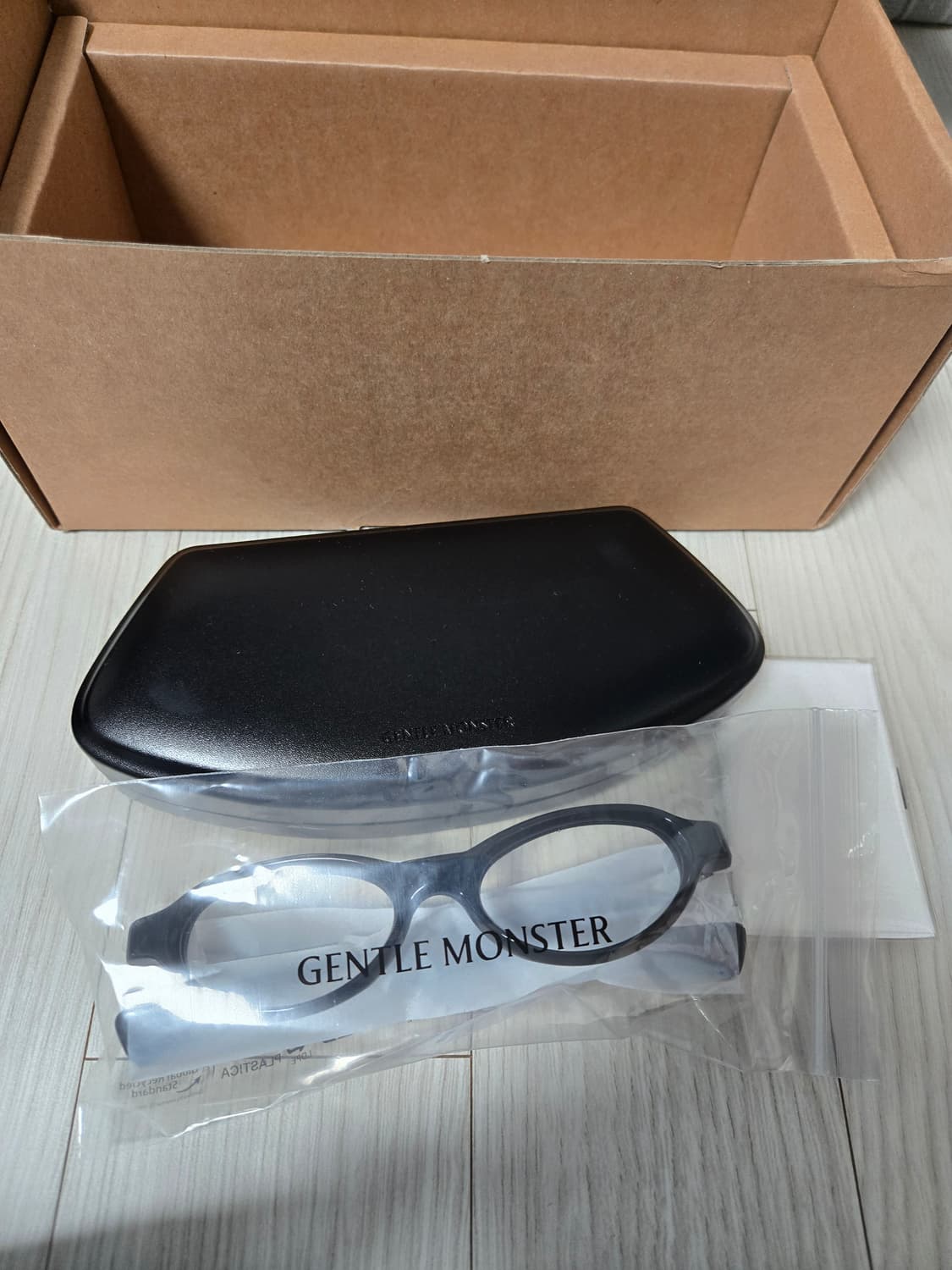 젠틀몬스터 오드 01 안경  상품이미지1