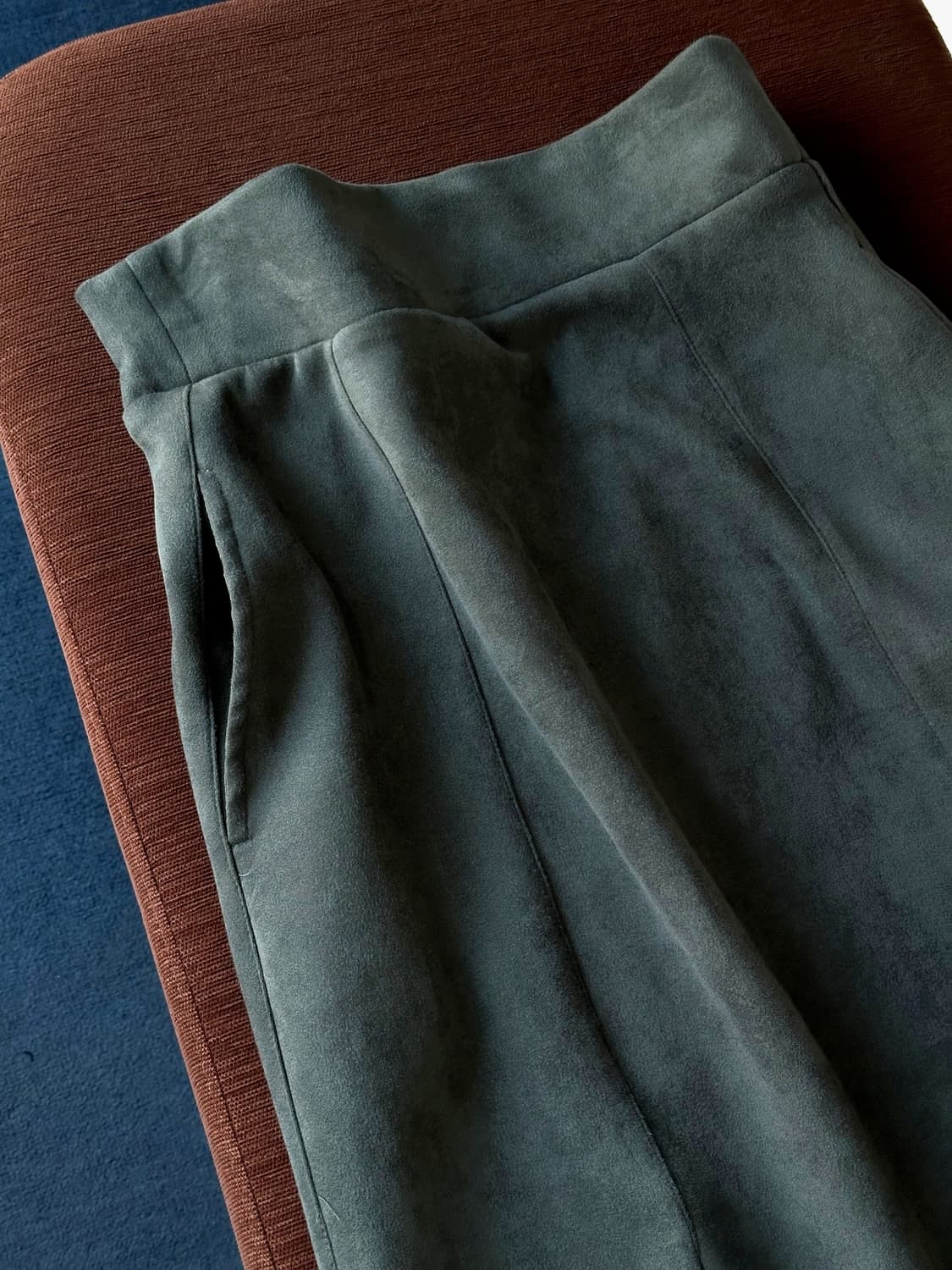 Fake suede flare silhouette skirt 상품이미지5