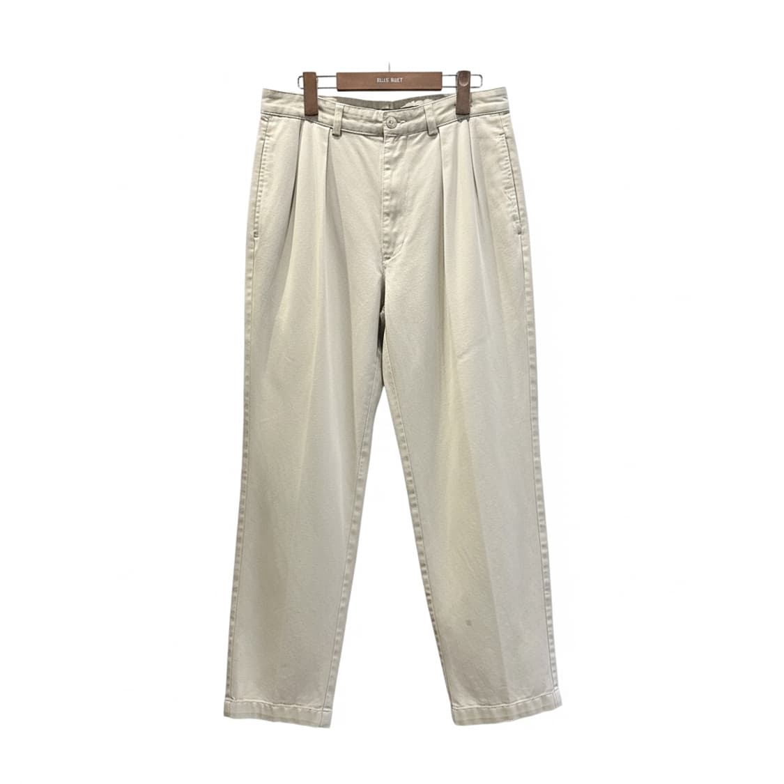 폴로 랄프로렌 투턱 테이퍼드 치노팬츠 후면패치 디테일 크림 상품이미지1