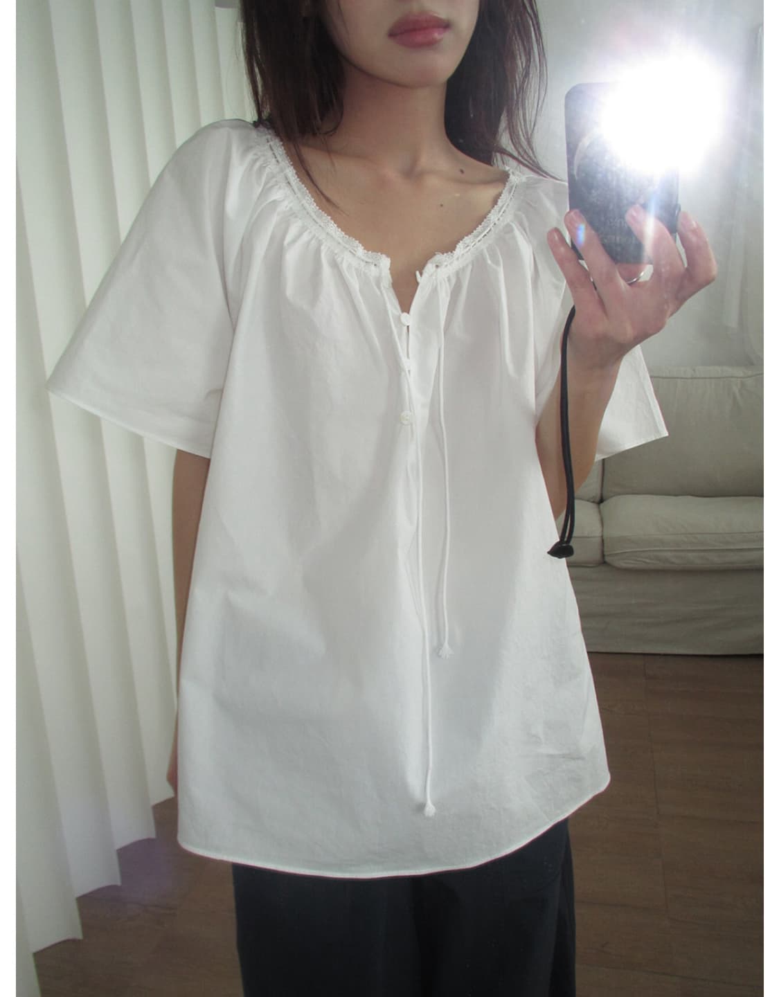 Demely 드멜리 Clean Lace Blouse 블라우스 상품이미지1