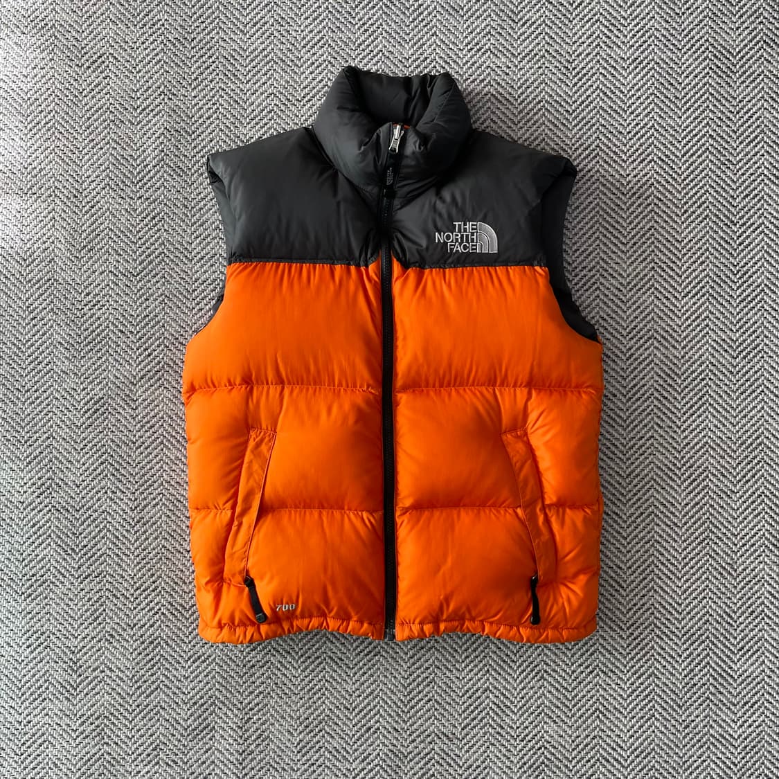 [90] 노스페이스 센터로고 무광오렌지 700 눕시 패딩 상품이미지2