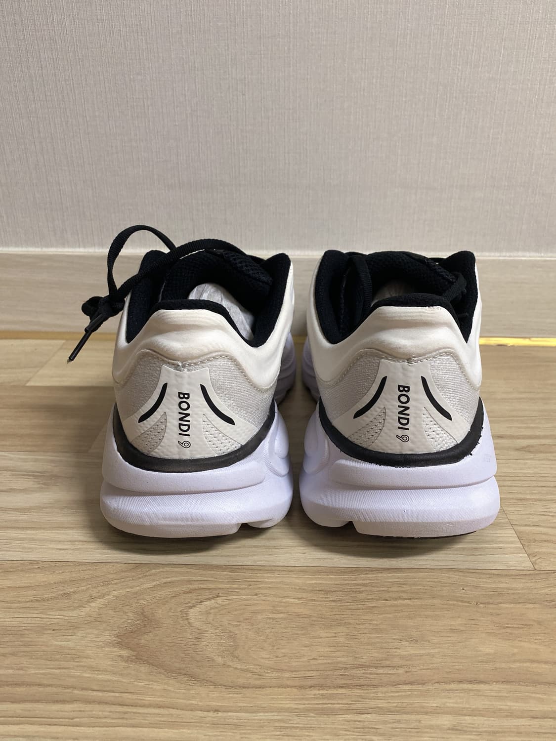 hoka 호카 본디 화이트 운동화 상품이미지4