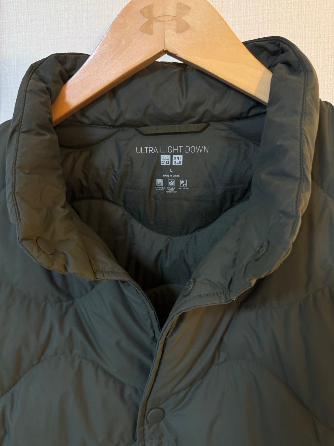 [L]유니클로 울트라 라이트 다운 경량패딩 카키 상품이미지4