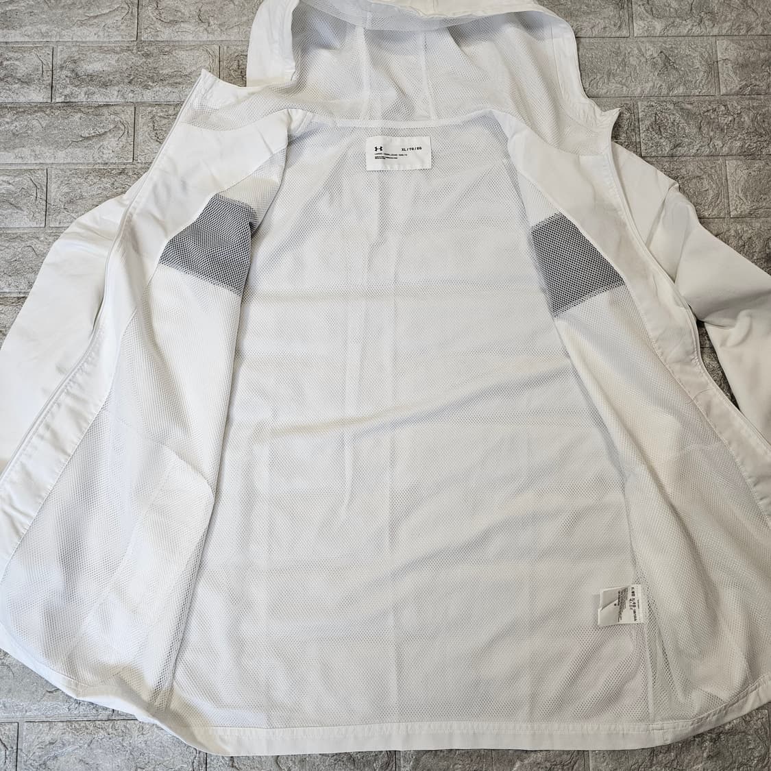 언더아머 바람막이 XL 상품이미지3