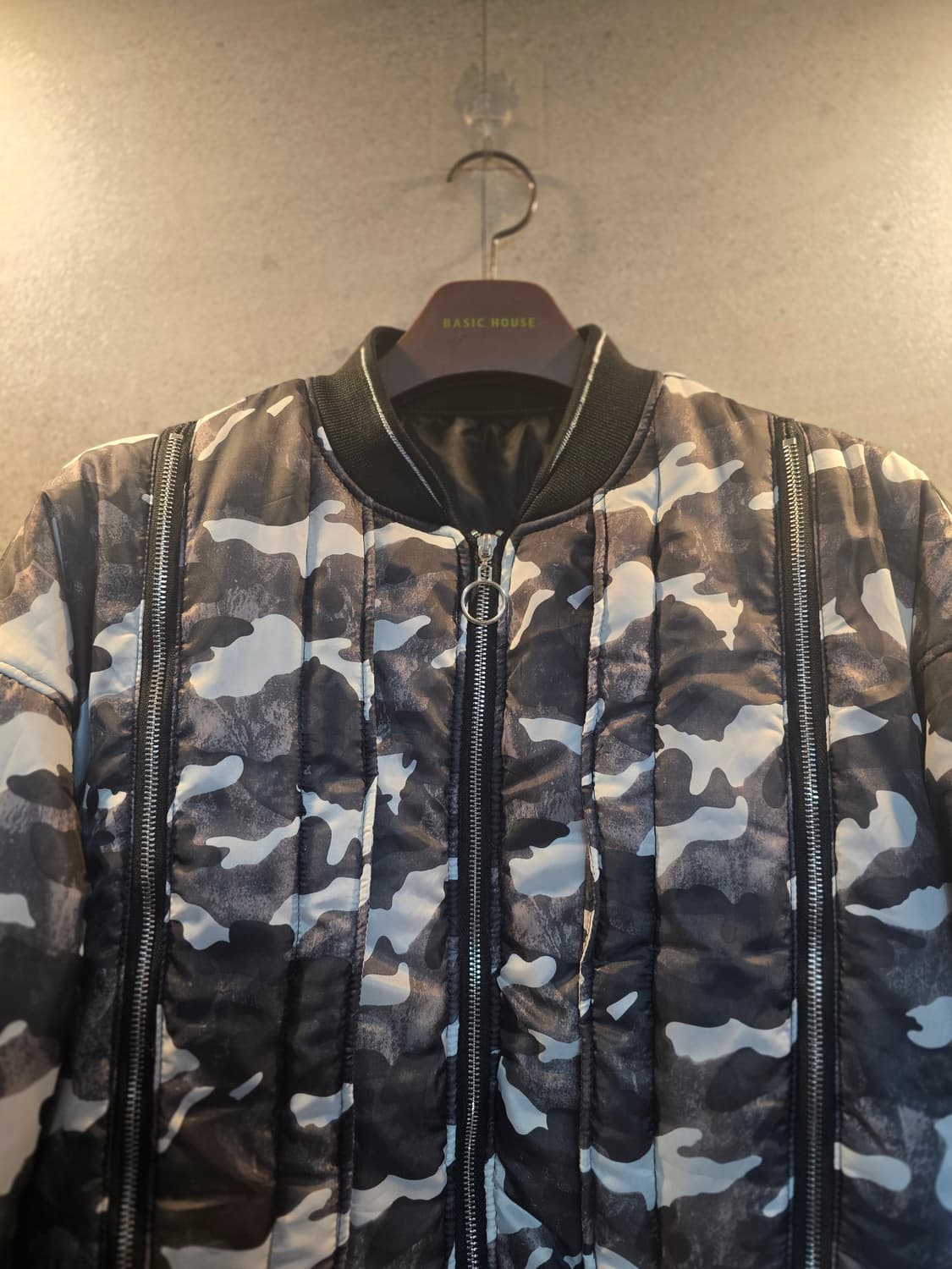 초력셔리 카모플라쥬. 봄버 자켓. 상품이미지2