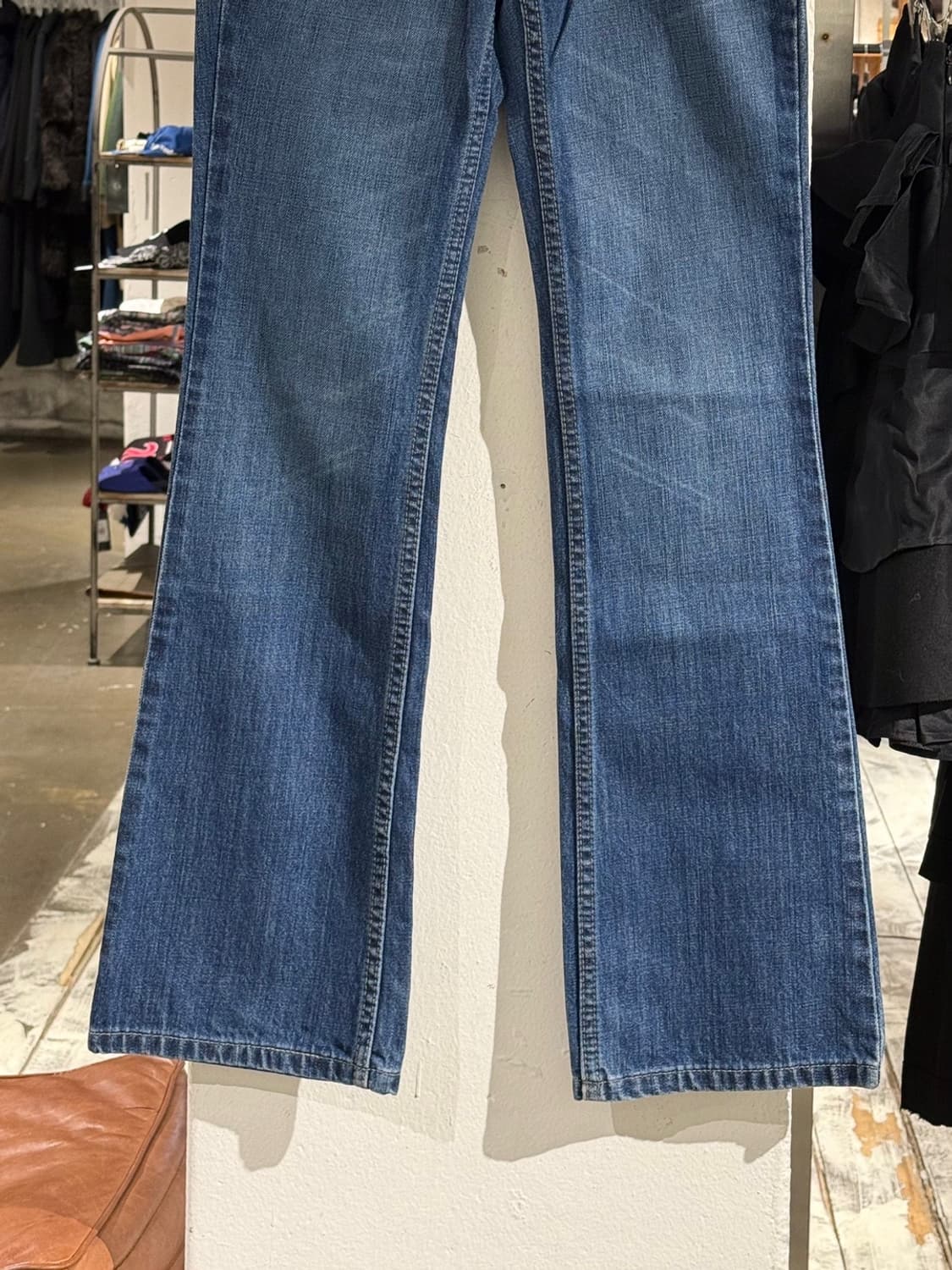 리바이스 레이디 스타일 556 로우라이즈 부츠컷 데님 팬츠 상품이미지3