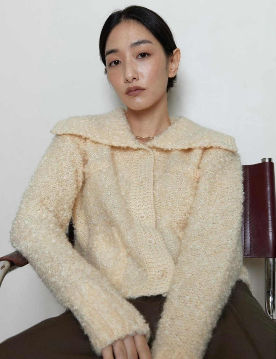 아우로 curly collar cardigan 컬리 칼라 가디건 크림 상품이미지2