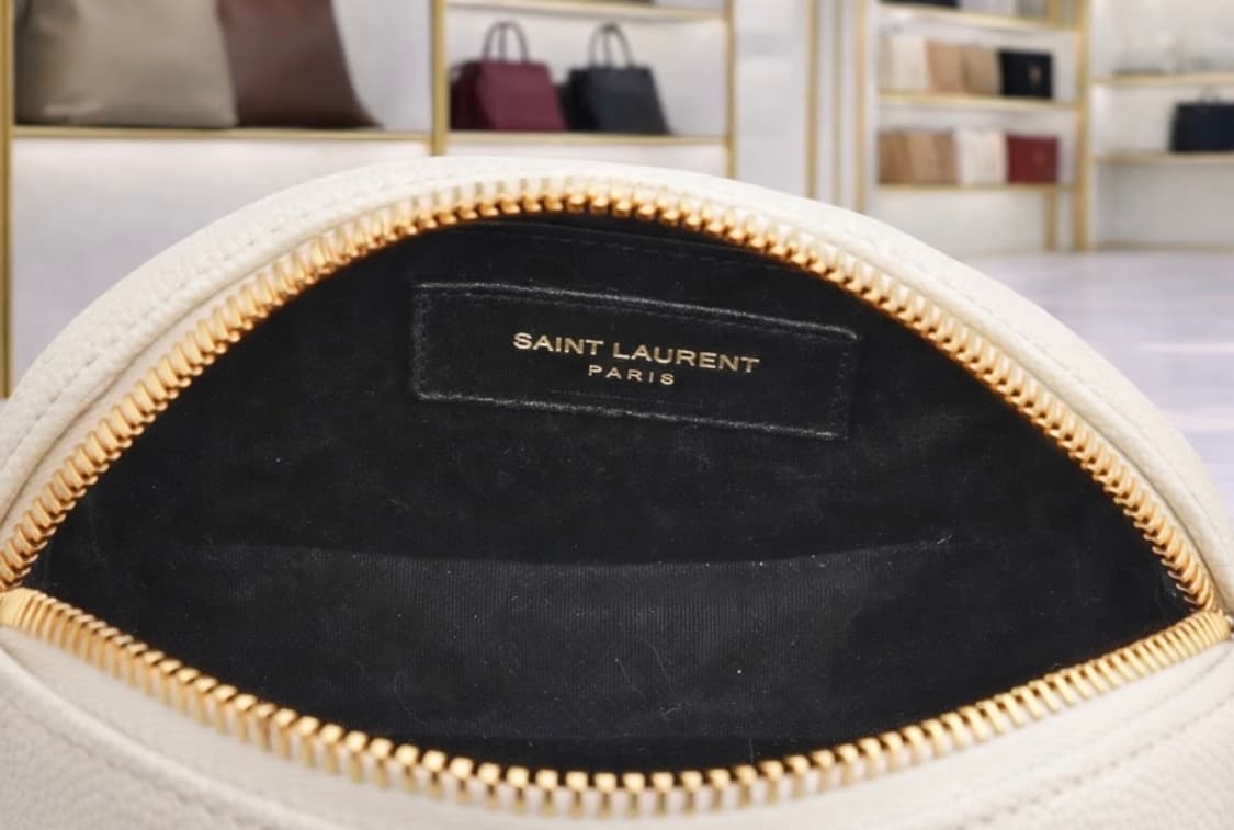 [S급] 생로랑 모노그램 라운드 카메라백 판매합니다!!! 상품이미지4