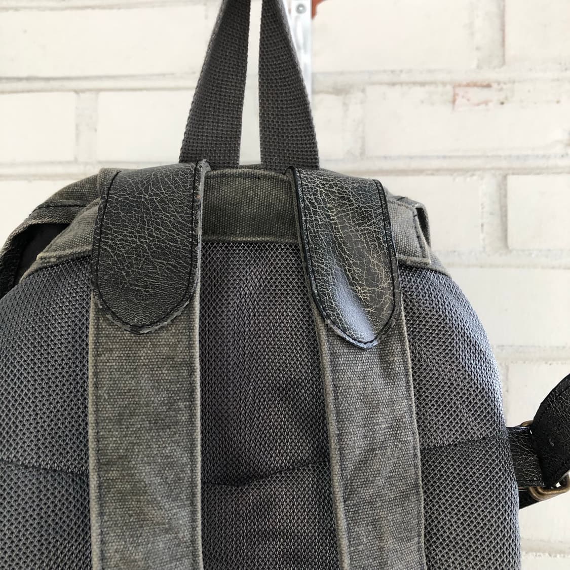 그레이 가죽 빈티지 백팩 상품이미지9