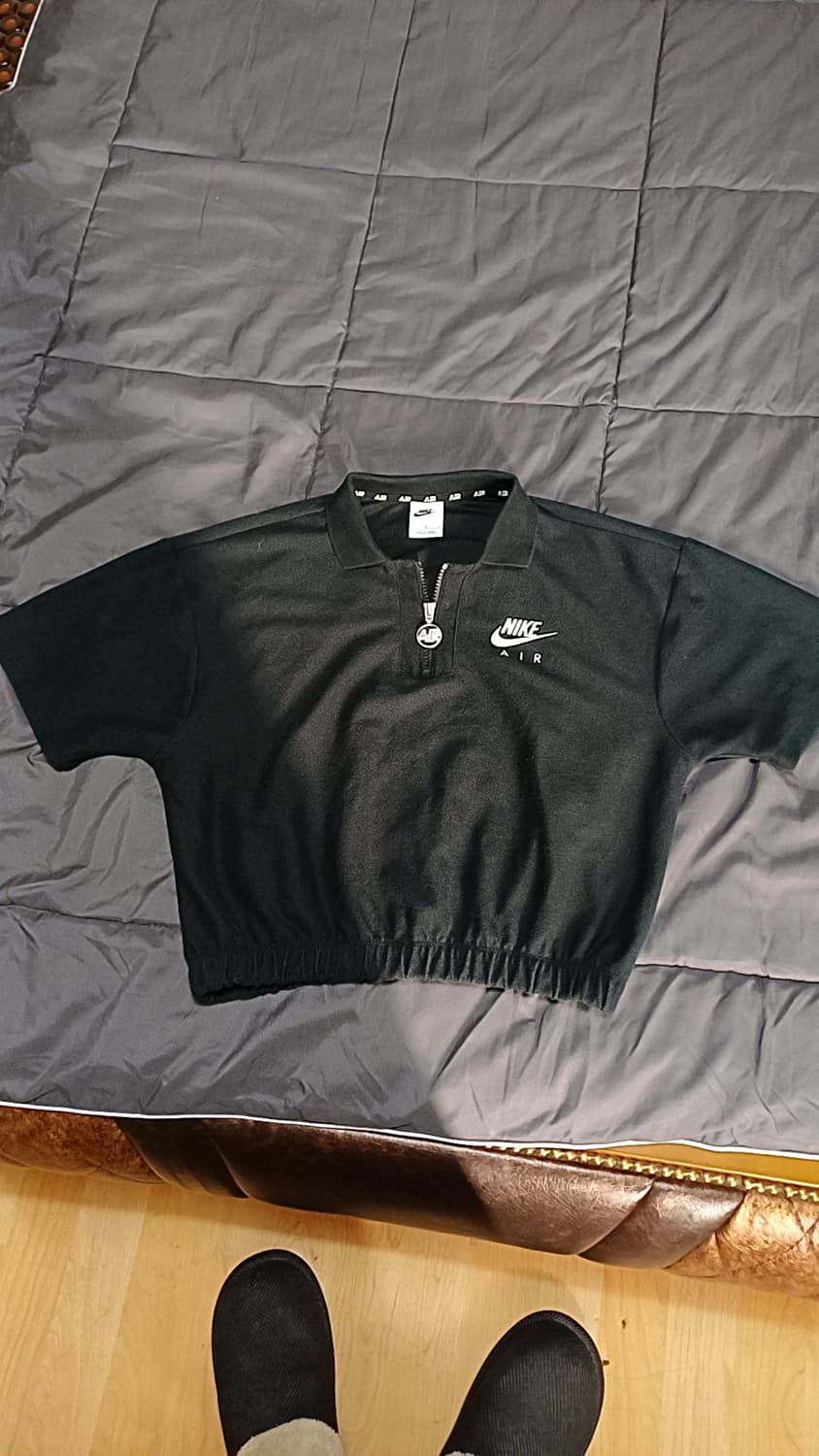 나이키 크롭반팔 M 여성66 가슴50 기장49

 상품이미지1