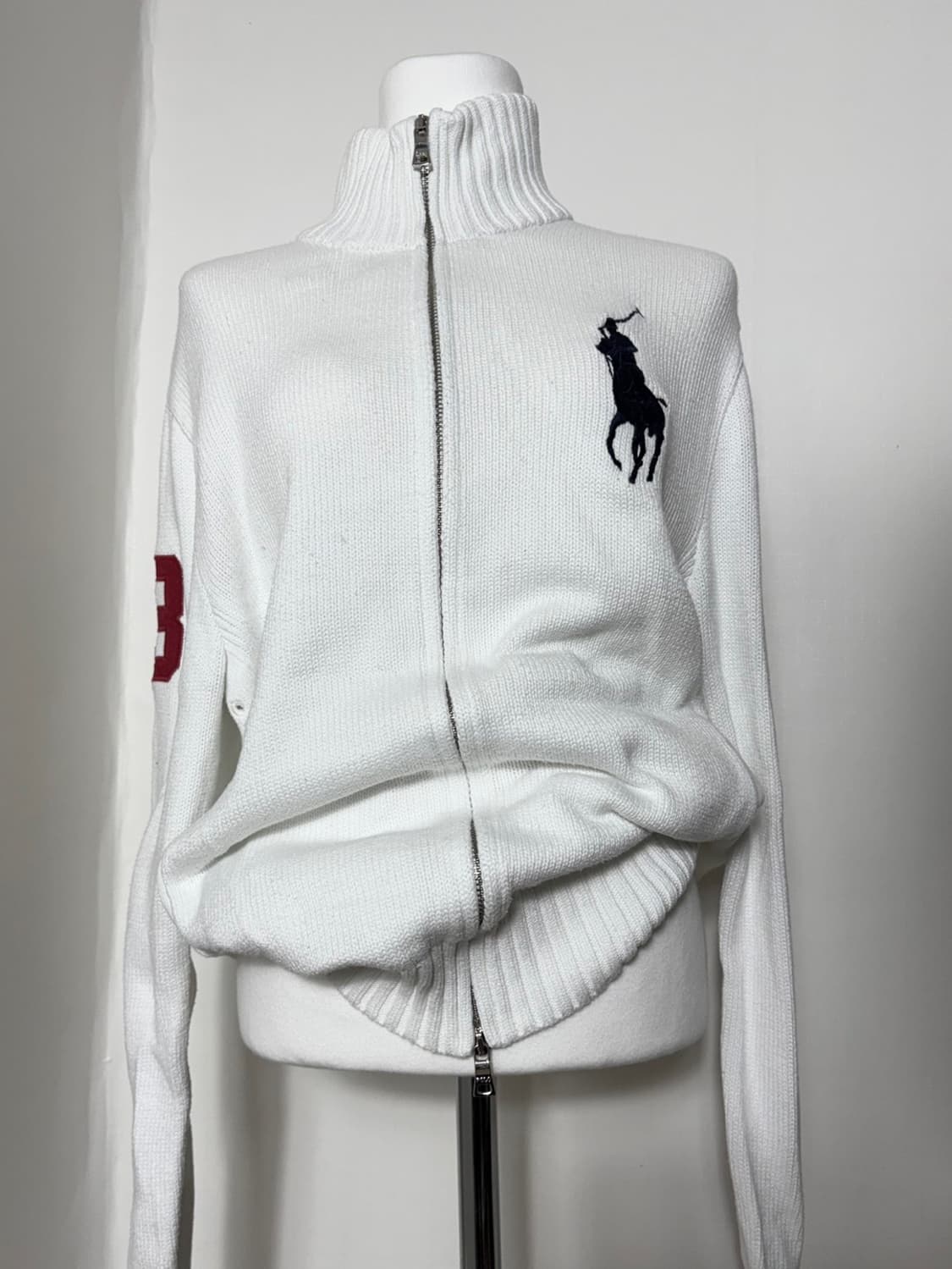 폴로 빅포니 레드3 화이트 니트집업 상품이미지1