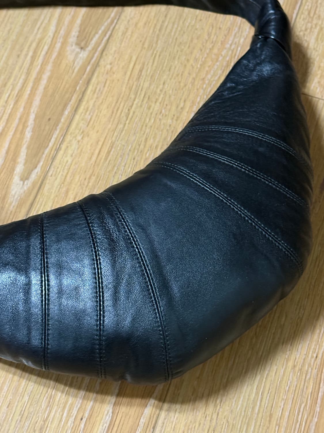 르메르 범백 크루아상 스몰 블랙 상품이미지4