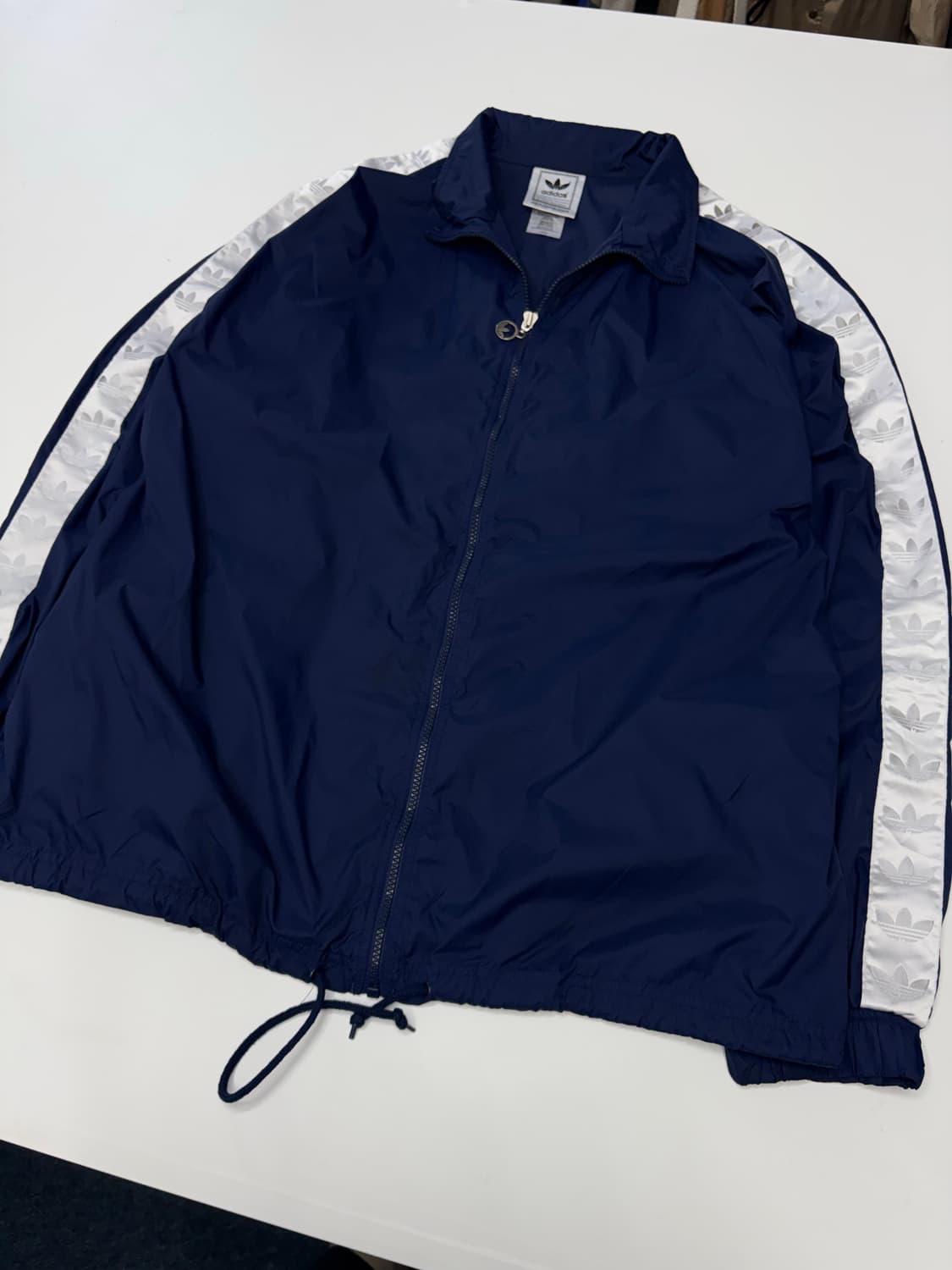 아디다스 트랙 테잎로고 오버 바람막이 상품이미지3