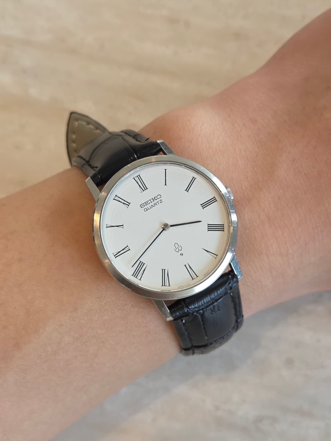 70s 빈티지 세이코 4130 라운드 프레임 쿼츠 시계 상품이미지1