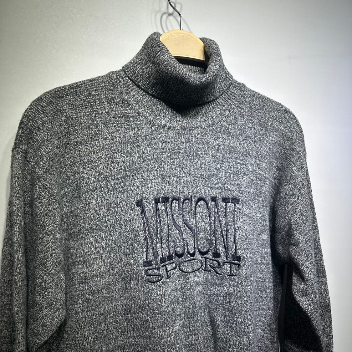미쏘니 스포츠 니트 목폴라 판매합니다 상품이미지3