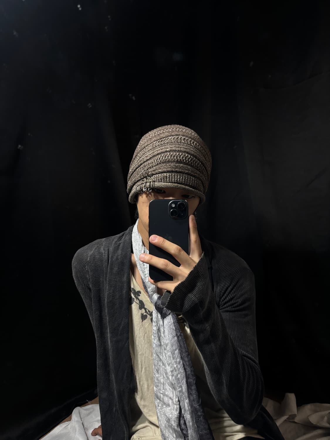 “Unknown” piercing Detail Beanie 상품이미지5