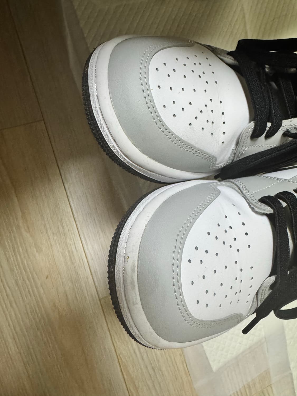 나이키 조던 1 미드 그레이 포그 235사이즈 상품이미지4