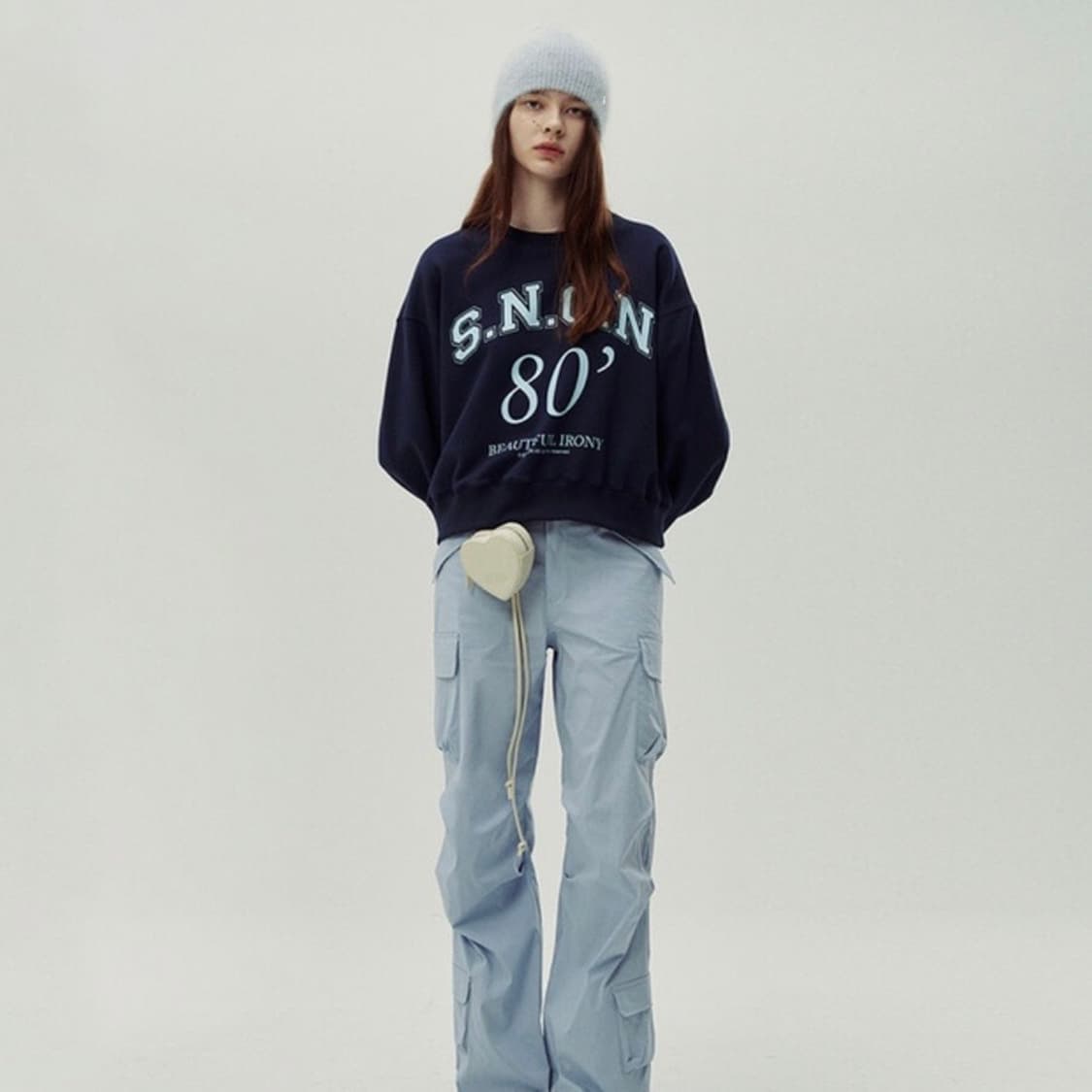 시눈 크롭 맨투맨 네이비 상품이미지2