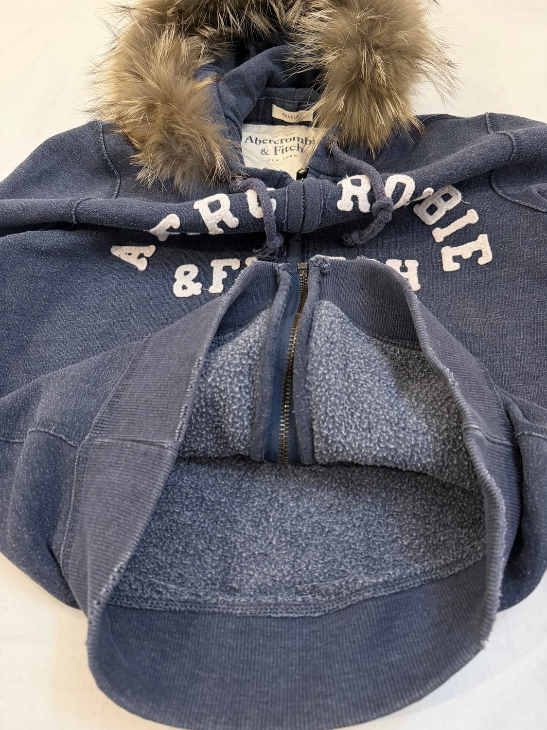 아베크롬비 y2k 울프죠 라쿤 퍼 후드집업 그레이 상품이미지3