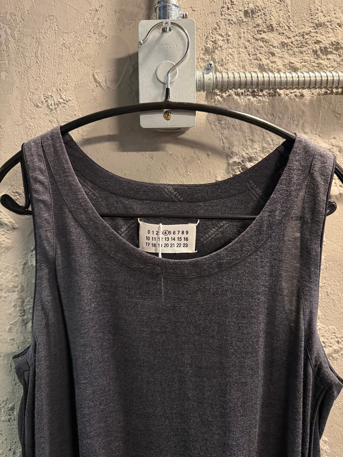 42 메종 마르지엘라 MARGIELA 슬리브리스 탱크탑 차콜 상품이미지4